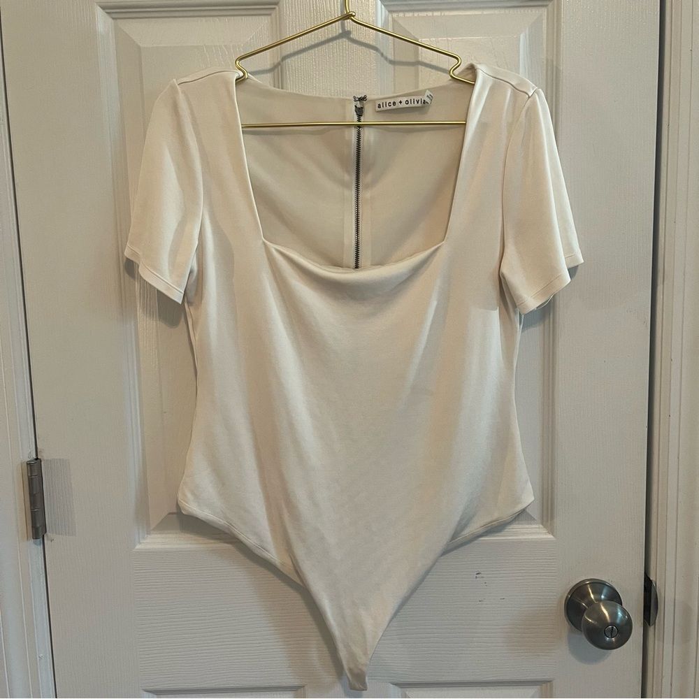 NWOT Alice + Olivia White Cowl Neck Bodysuit – Chic Minimalist Staple - Picture 3 of 6